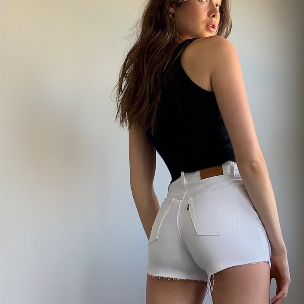 Levi’s White High Rise Ribcage Shorts Size 25 - Picture 5 of 6
